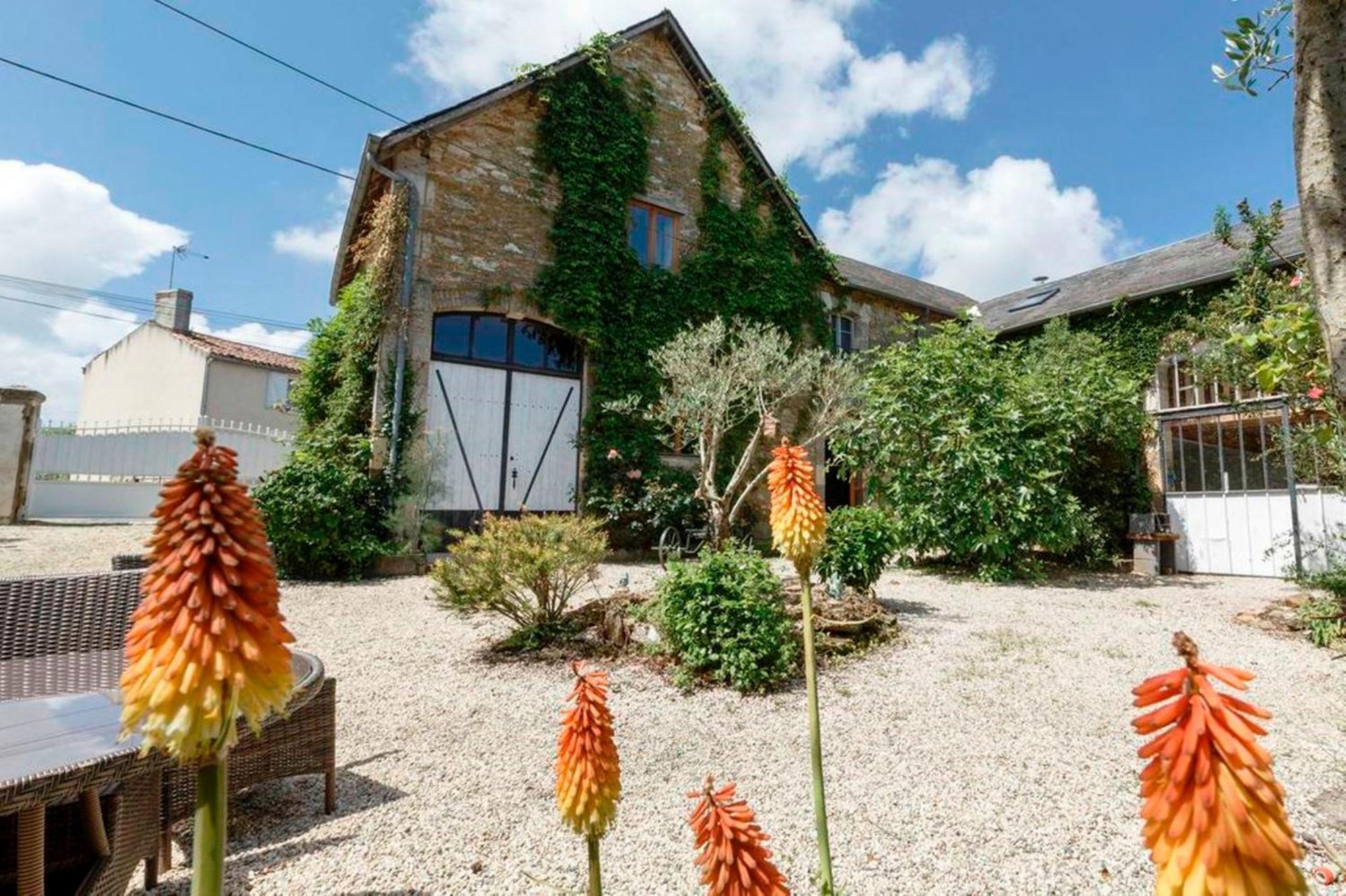Holiday Home La Brijopa Bazoges-en-Pareds Pokoj fotografie