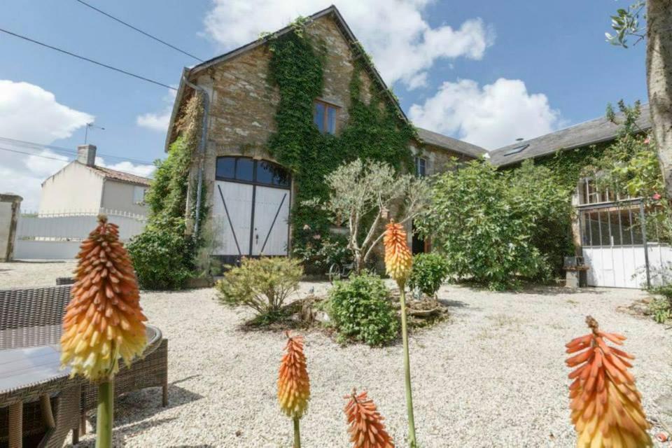 Holiday Home La Brijopa Bazoges-en-Pareds Exteriér fotografie